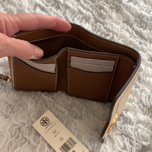 Brand new Tory Burch Felix Medium Wallet Brie - Picture 5 of 11